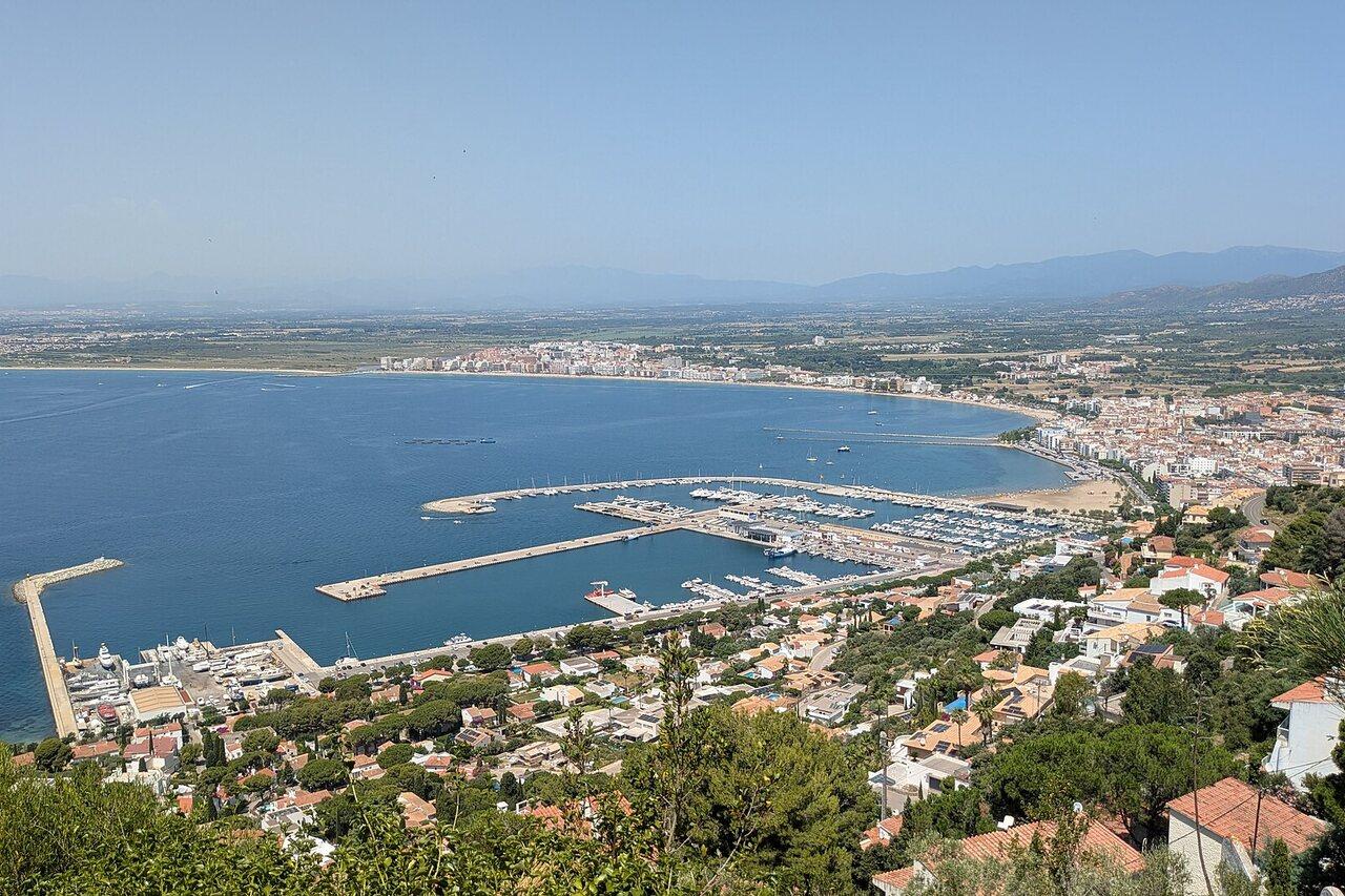 Roses marina and fishing port opening onto the broad Gulf of Roses